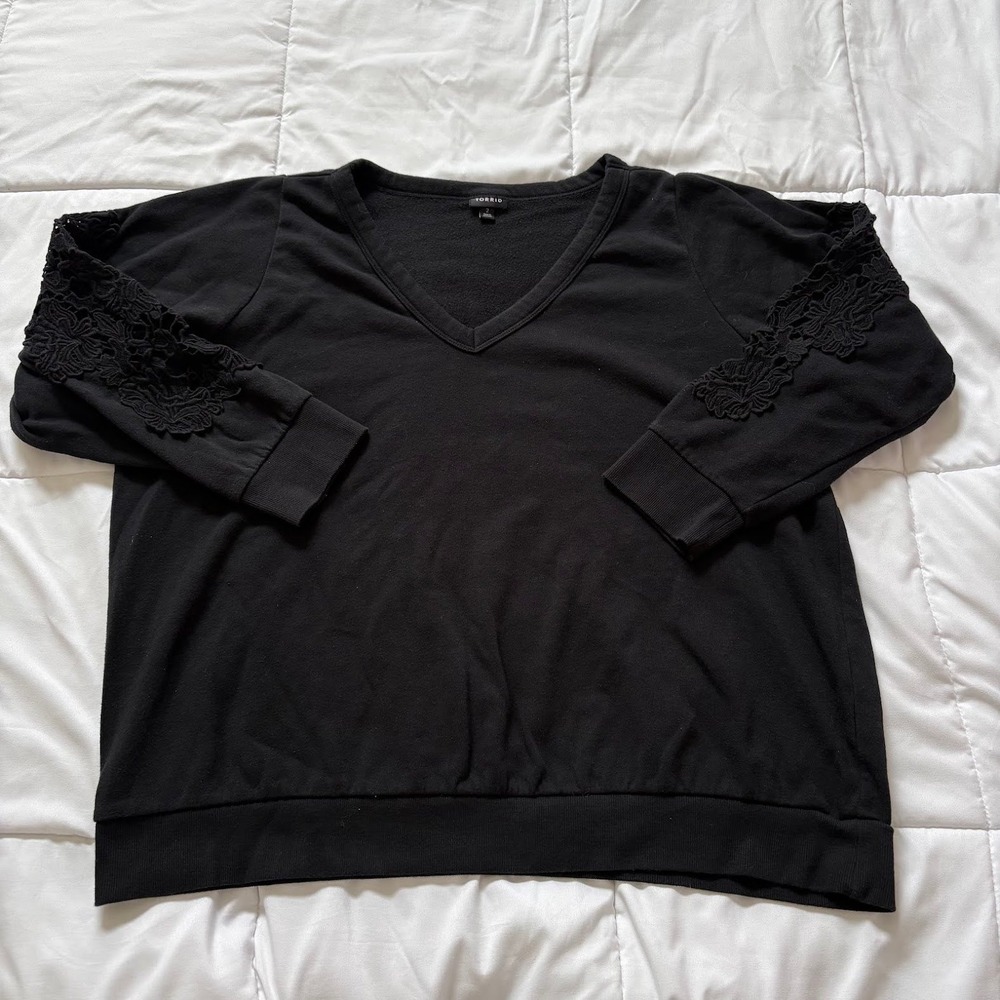 Torrid Black V-Neck Sweatshirt Floral Crochet Lace Sleeve Plus 2X Goth Grunge